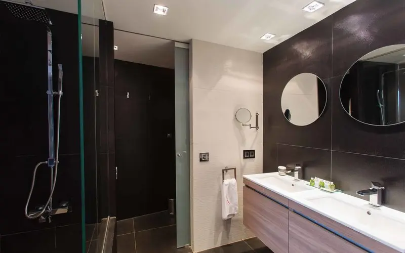 Sir Anthony Hotel gallery image 7