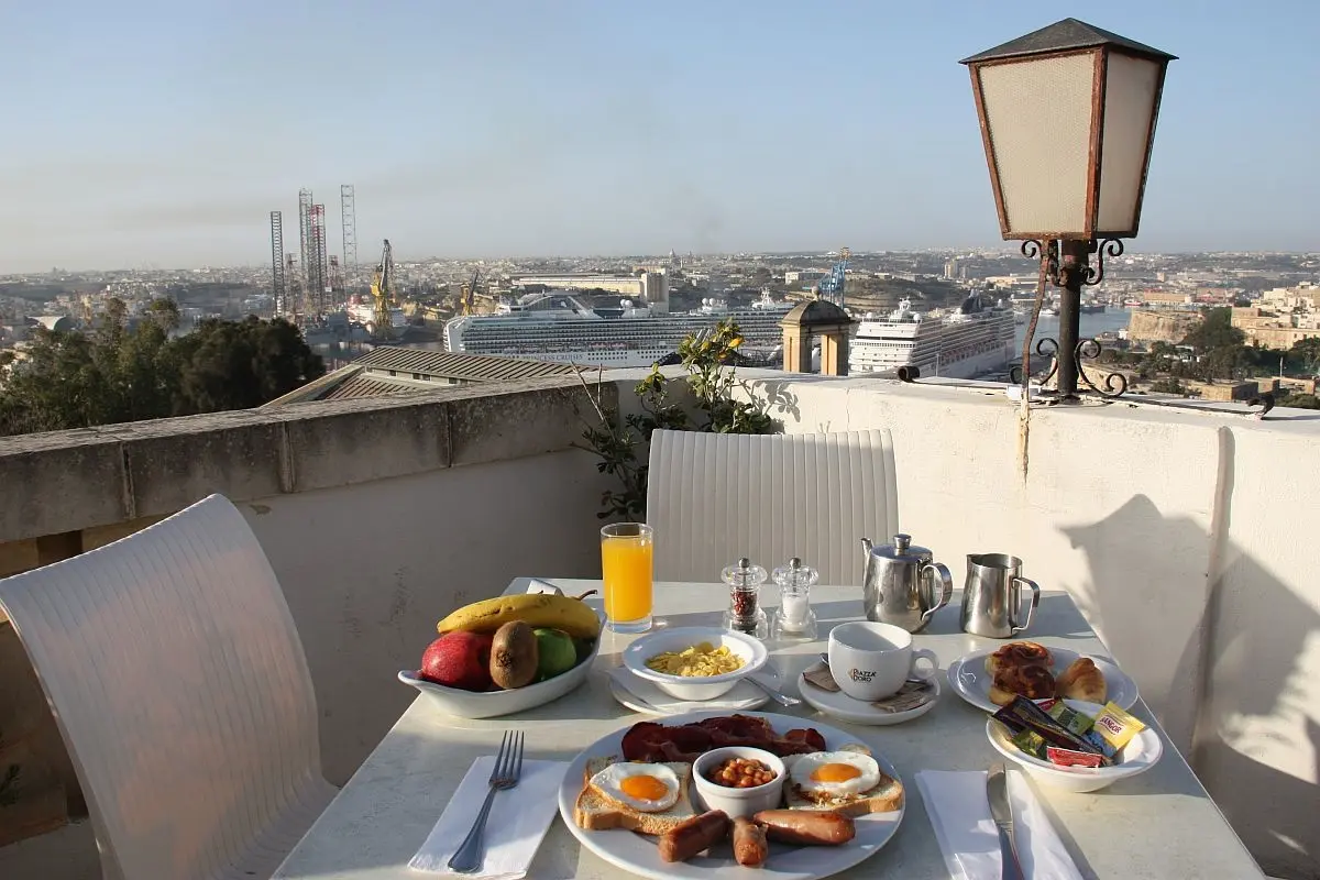 Castille Hotel gallery image 2