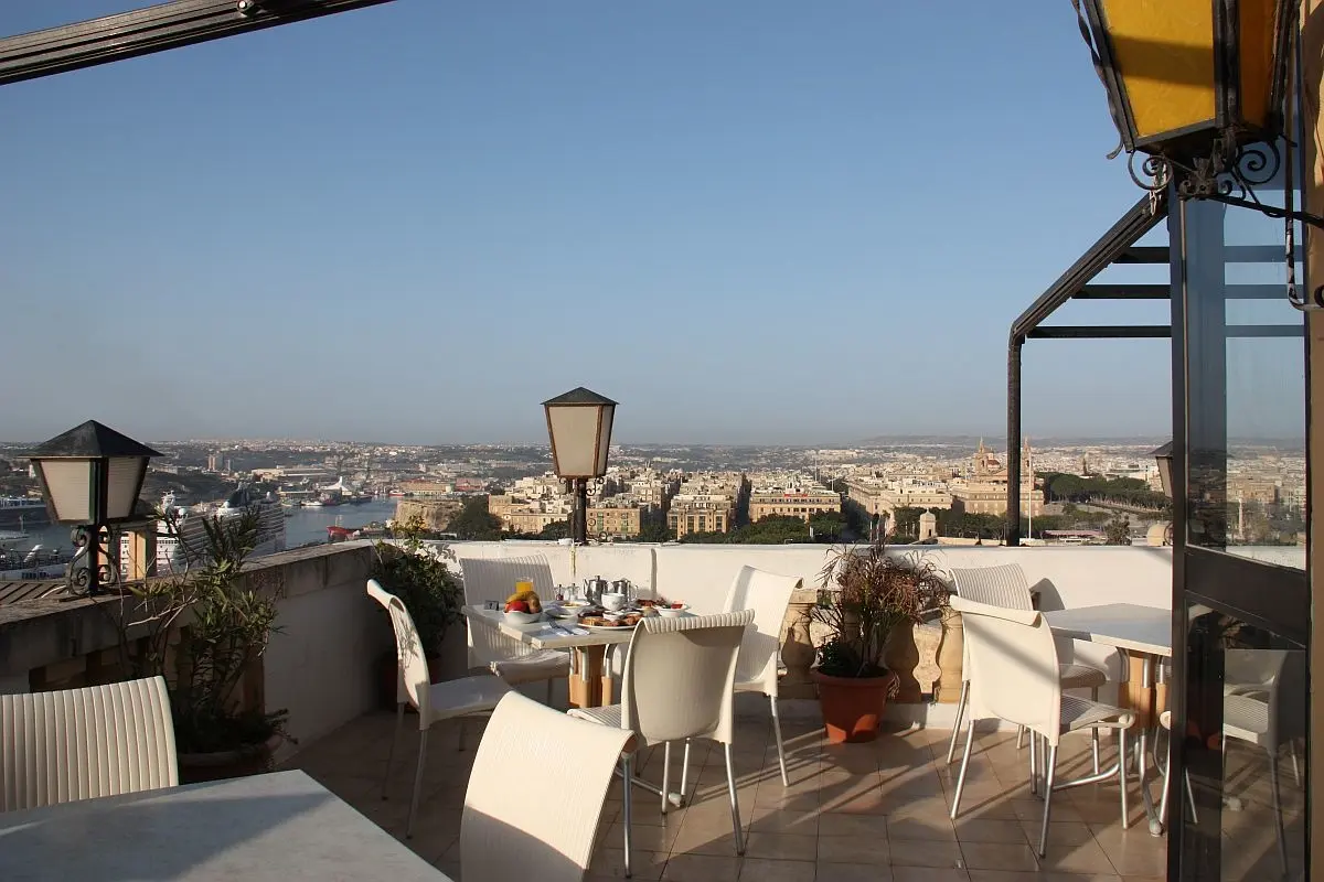 Castille Hotel gallery image 3