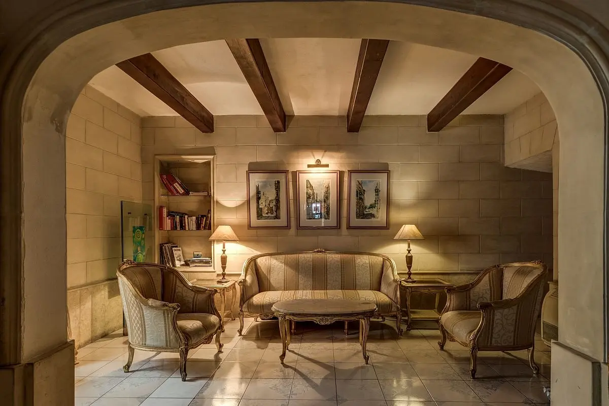 Castille Hotel gallery image 6