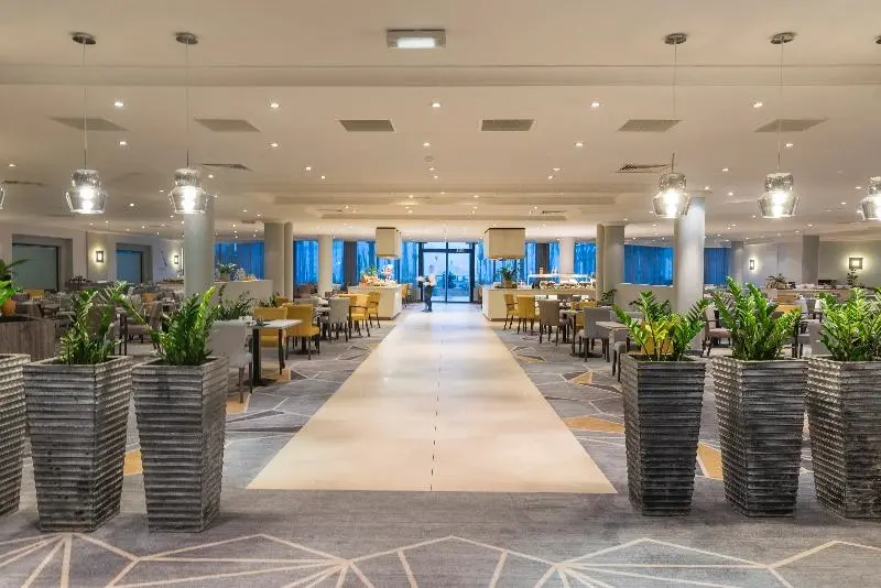 Radisson Blu St Julian gallery image 4
