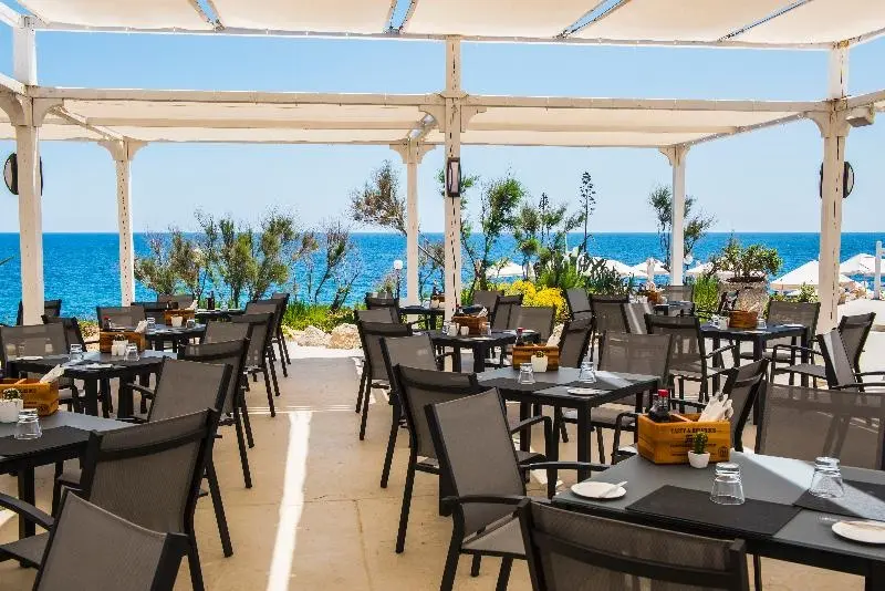 Radisson Blu St Julian gallery image 9