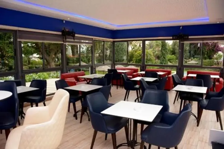 Oasis Hotel gallery image 11