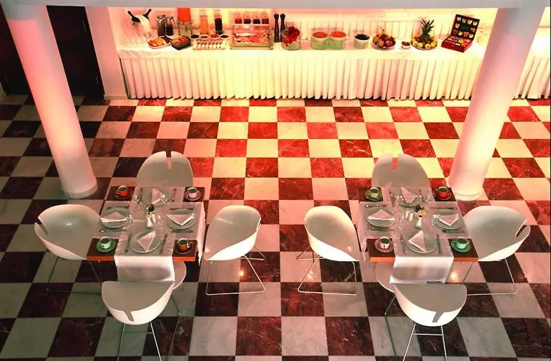 Majestic Hotel gallery image 20