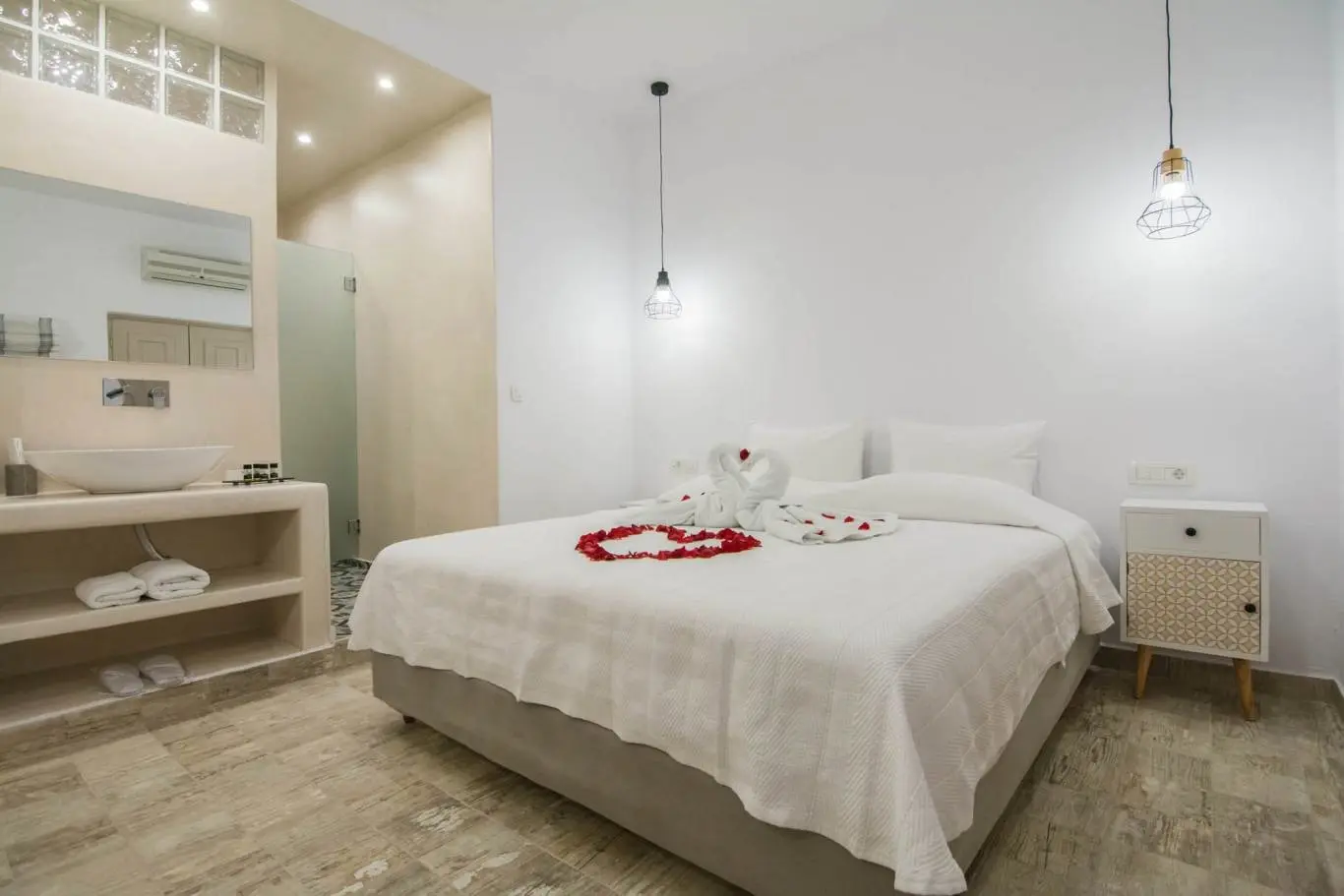 En Plo Boutique Suites gallery image 6