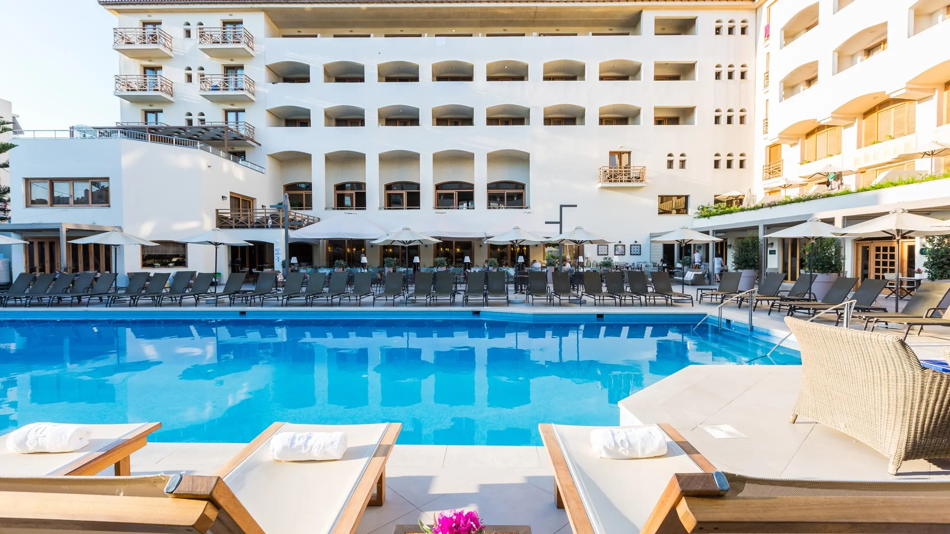 Theartemis Palace Hotel gallery image 1