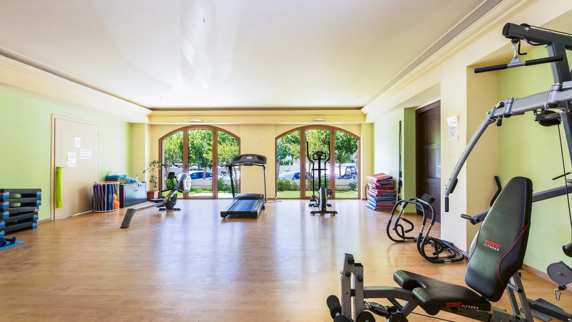 Theartemis Palace Hotel gallery image 4