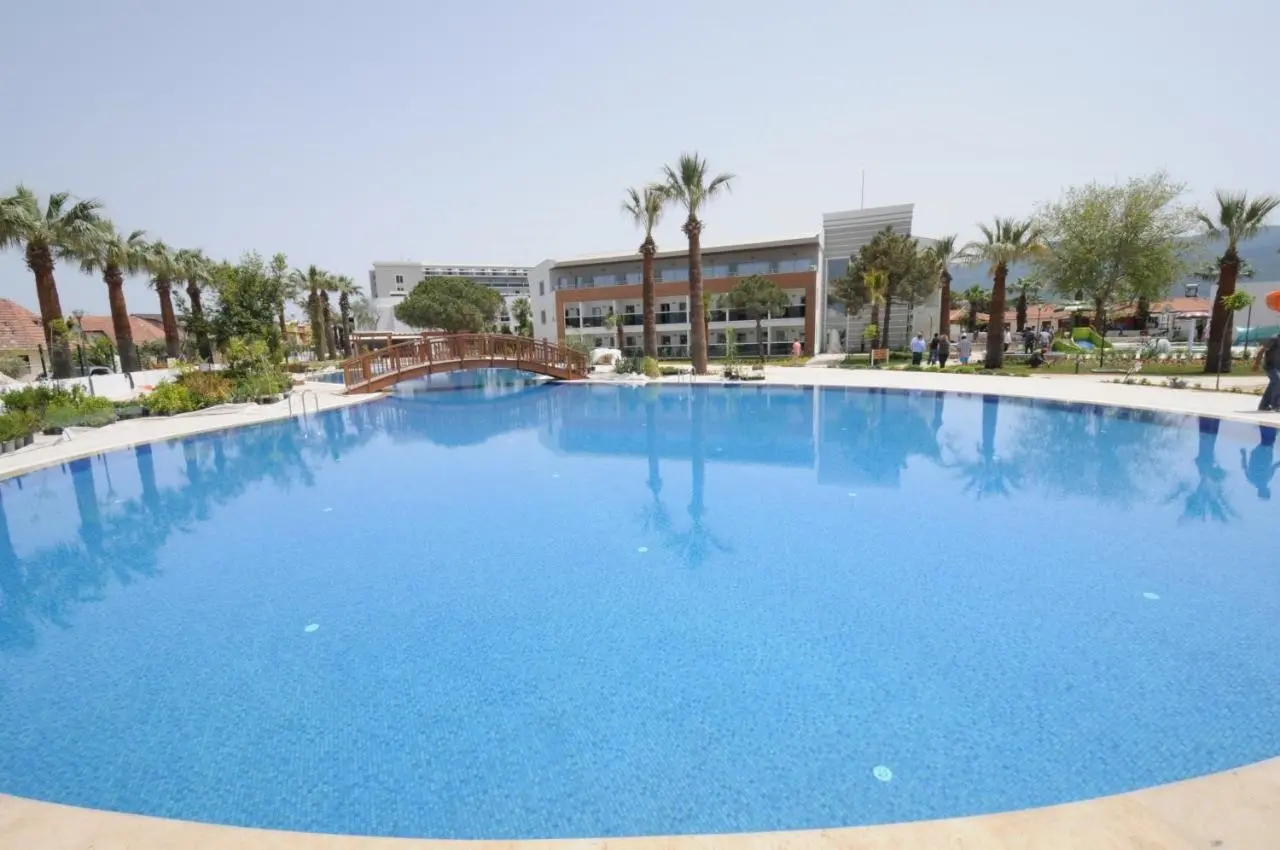 Palm Wings Beach Resort & Spa Kusadasi gallery image 3