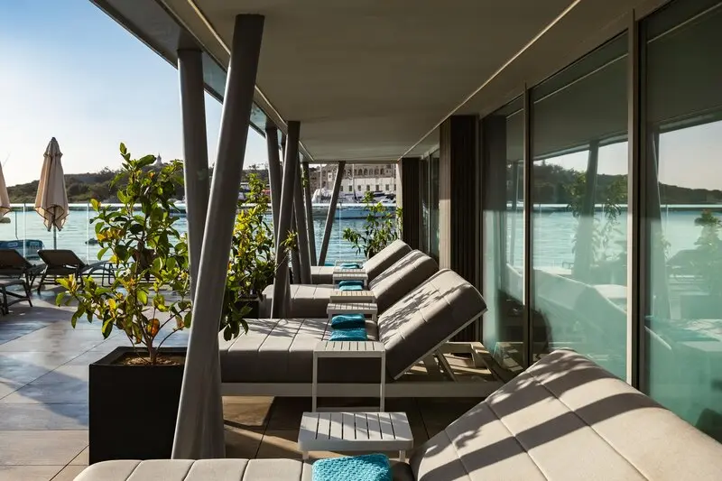 115 The Strand Hotel & Suites