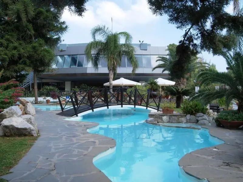 Calypso Beach gallery image 2