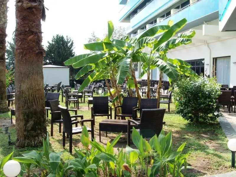 Calypso Beach gallery image 4