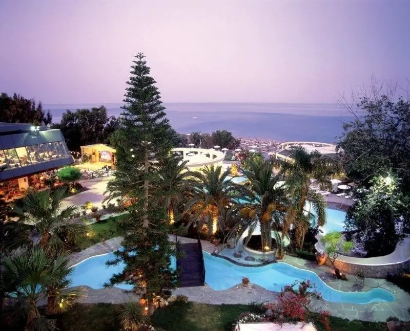 Calypso Beach gallery image 5