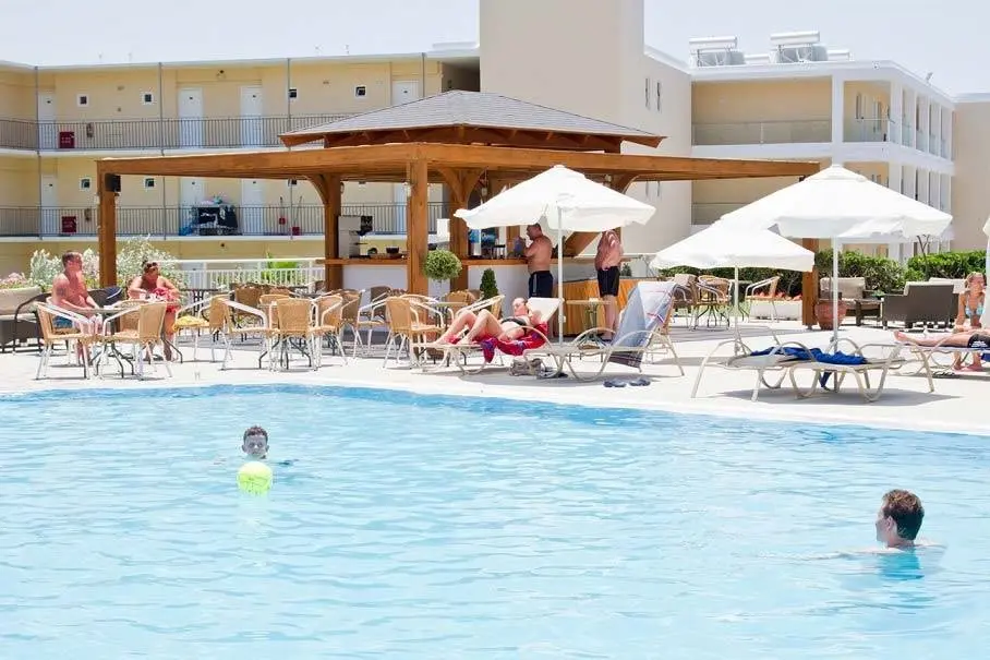 Sun Palace Hotel gallery image 1