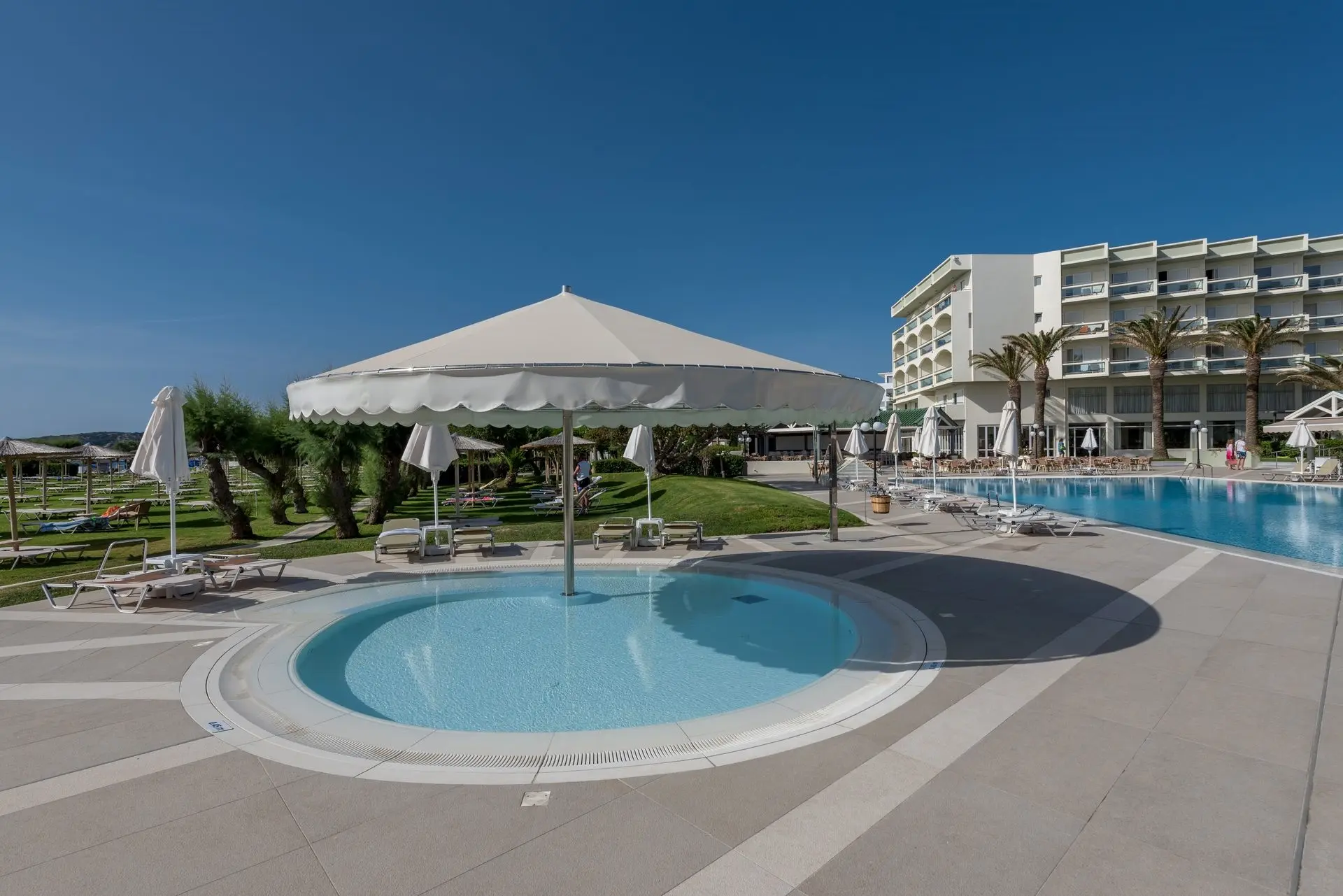 Apollo Beach Hotel gallery image 1