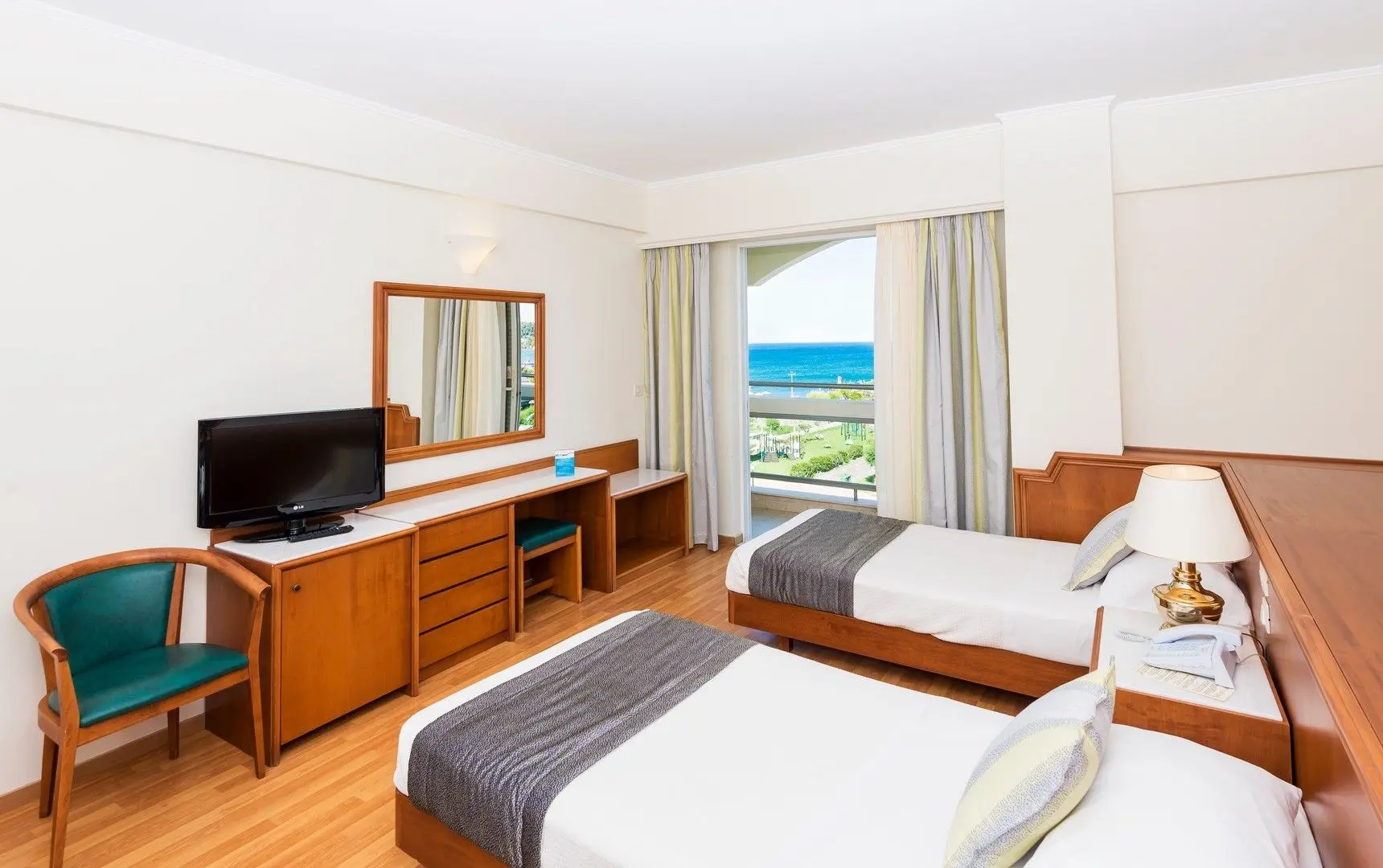 Apollo Beach Hotel gallery image 11