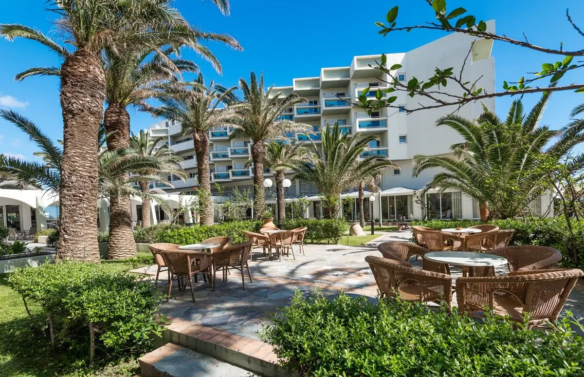 Apollo Beach Hotel gallery image 3