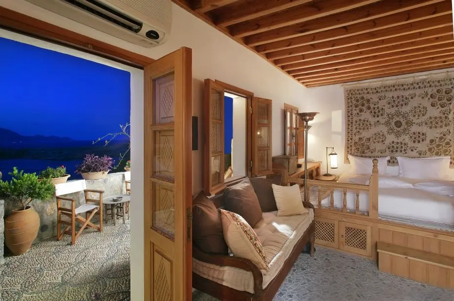 Melenos Suites gallery image 9
