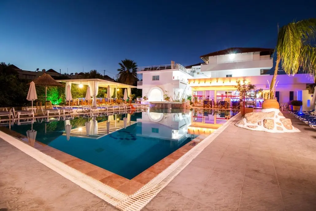 Tinas Plus Aparthotel gallery image 1