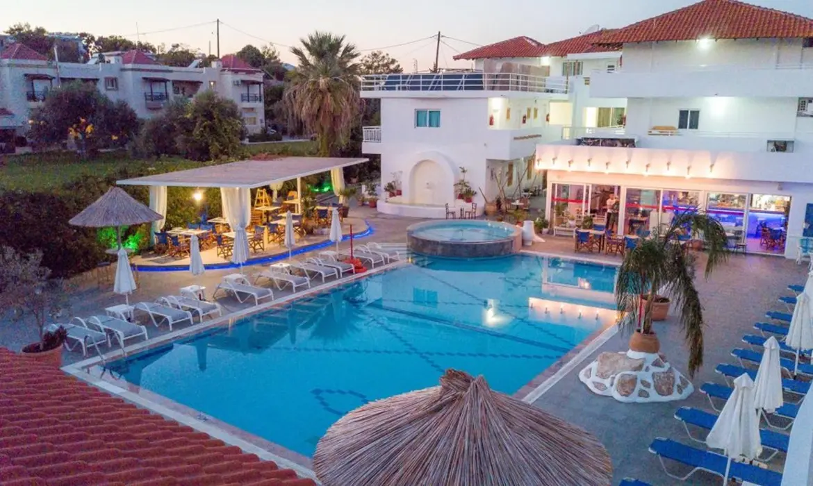 Tinas Plus Aparthotel