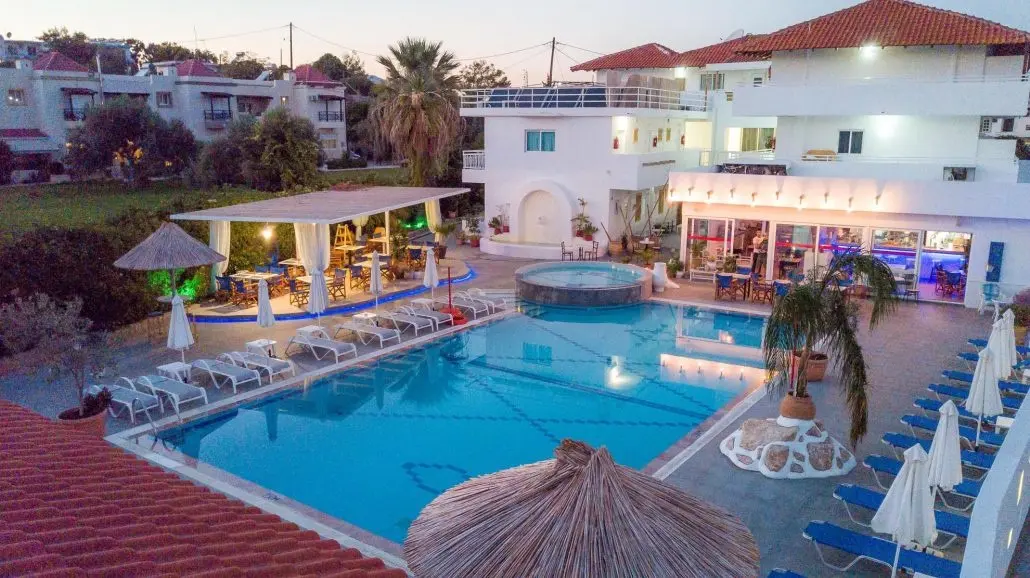 Tinas Plus Aparthotel