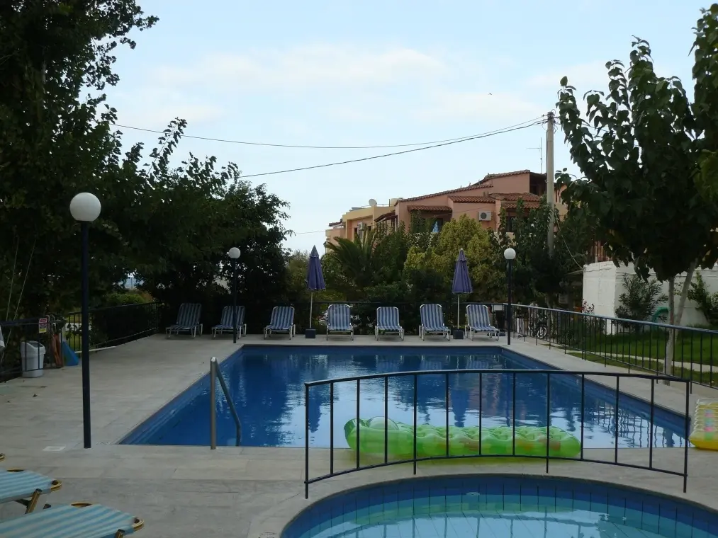 Leonidas Aparthotel gallery image 1