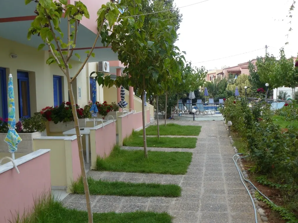 Leonidas Aparthotel gallery image 2