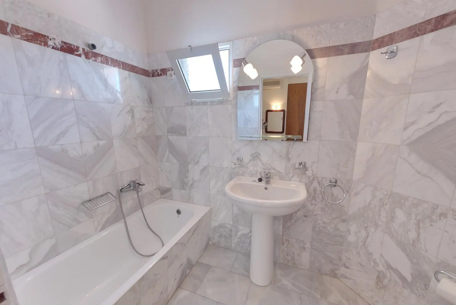 Tarra Apartments gallery image 6