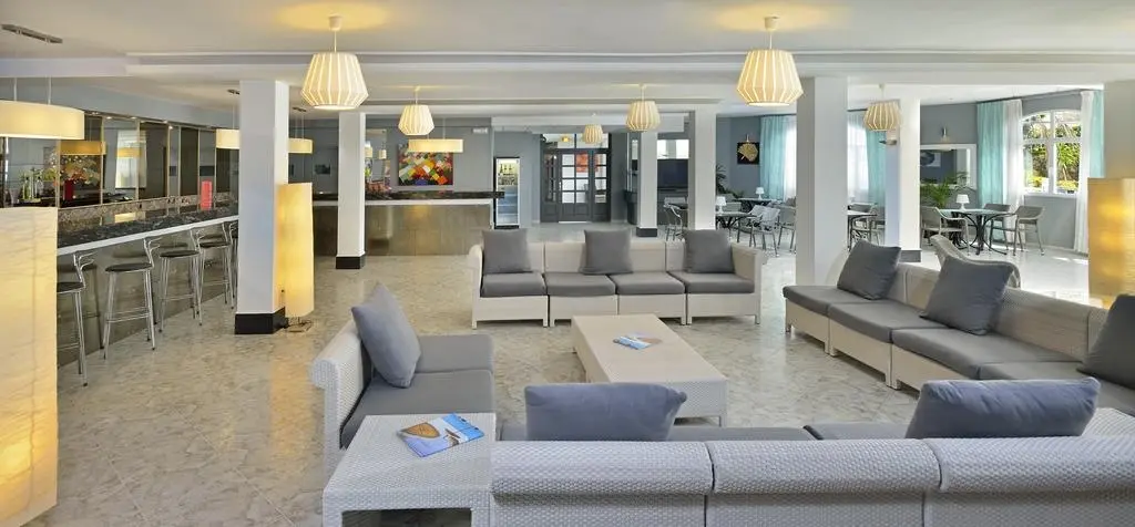 Sol Lunamar Apartments gallery image 3