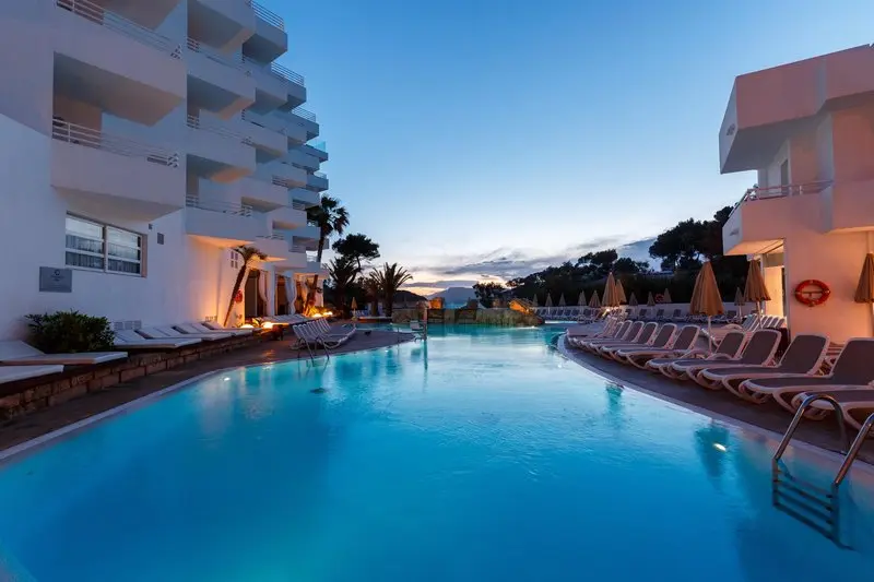 Fergus Style Cala Blanca Suites gallery image 5