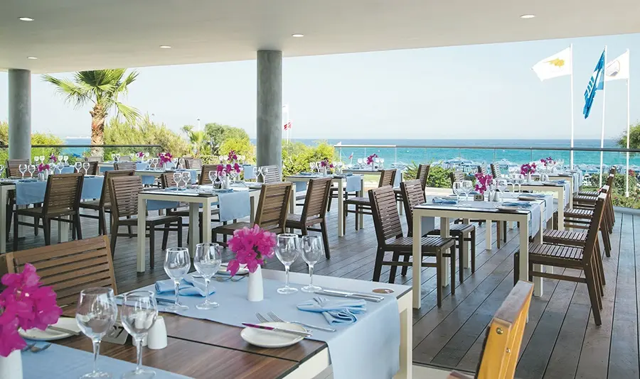 Asterias Beach Hotel gallery image 9