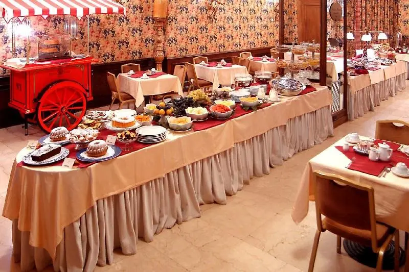 Palace Hotel gallery image 11