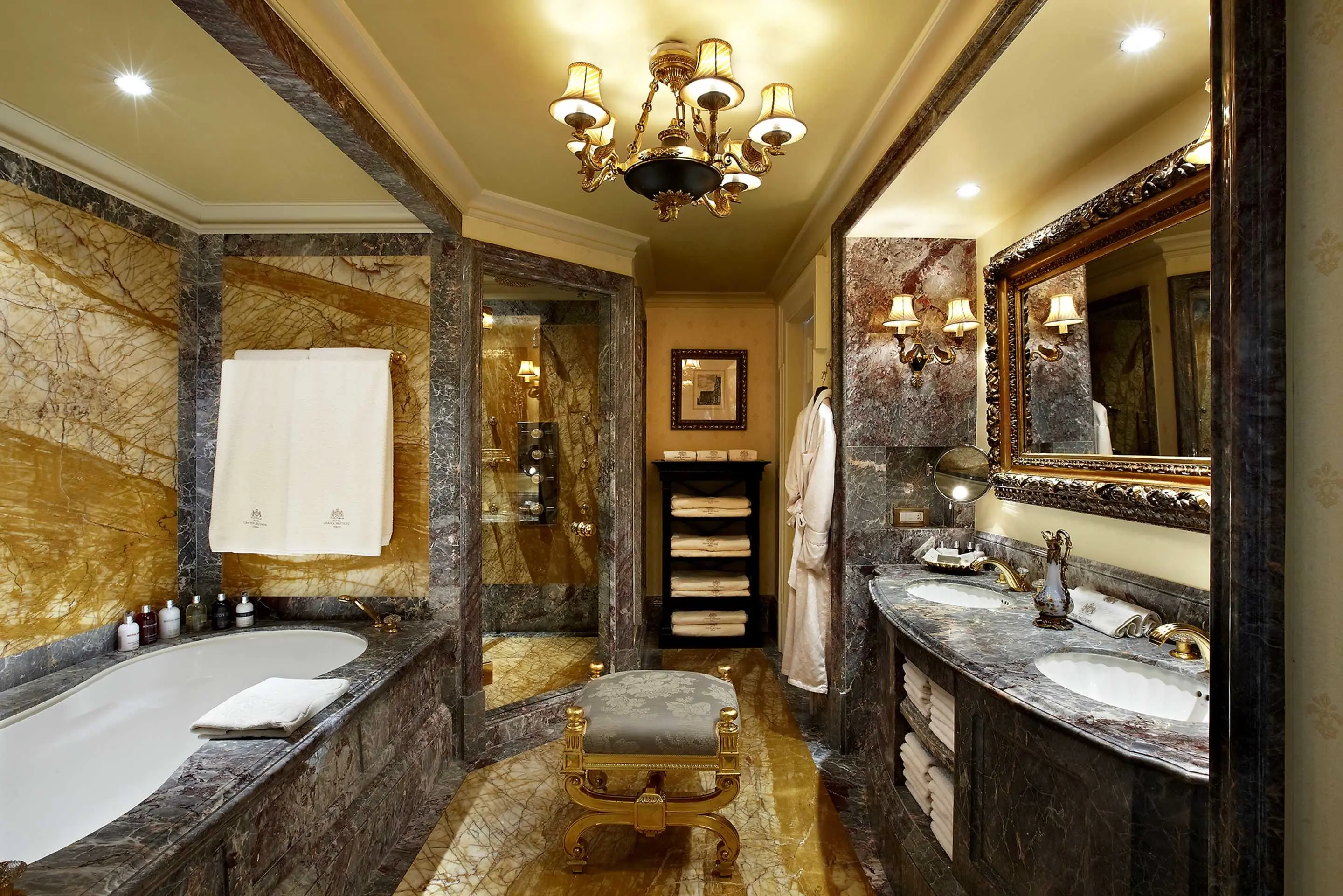 Grande Bretagne Hotel gallery image 8