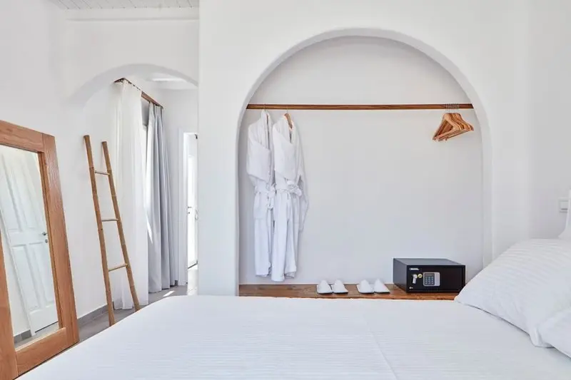 Mykonos Waves gallery image 5
