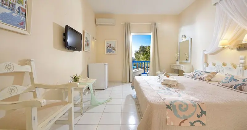 Erato Hotel gallery image 2