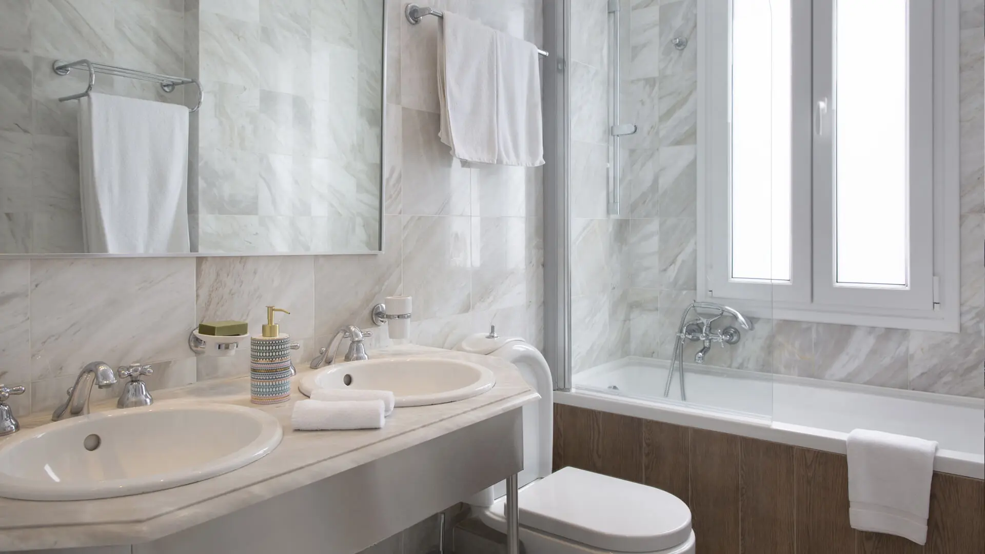Dorion Hotel gallery image 9