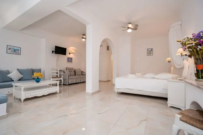 Kamari Hotel gallery image 12