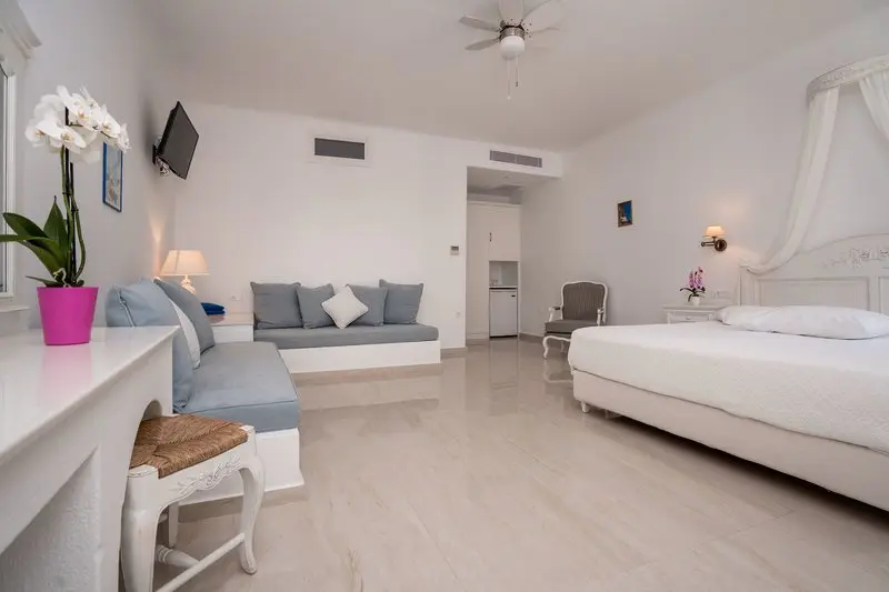 Kamari Hotel gallery image 13