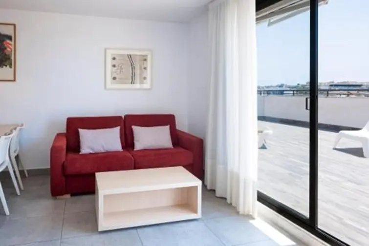 Cye Salou gallery image 16