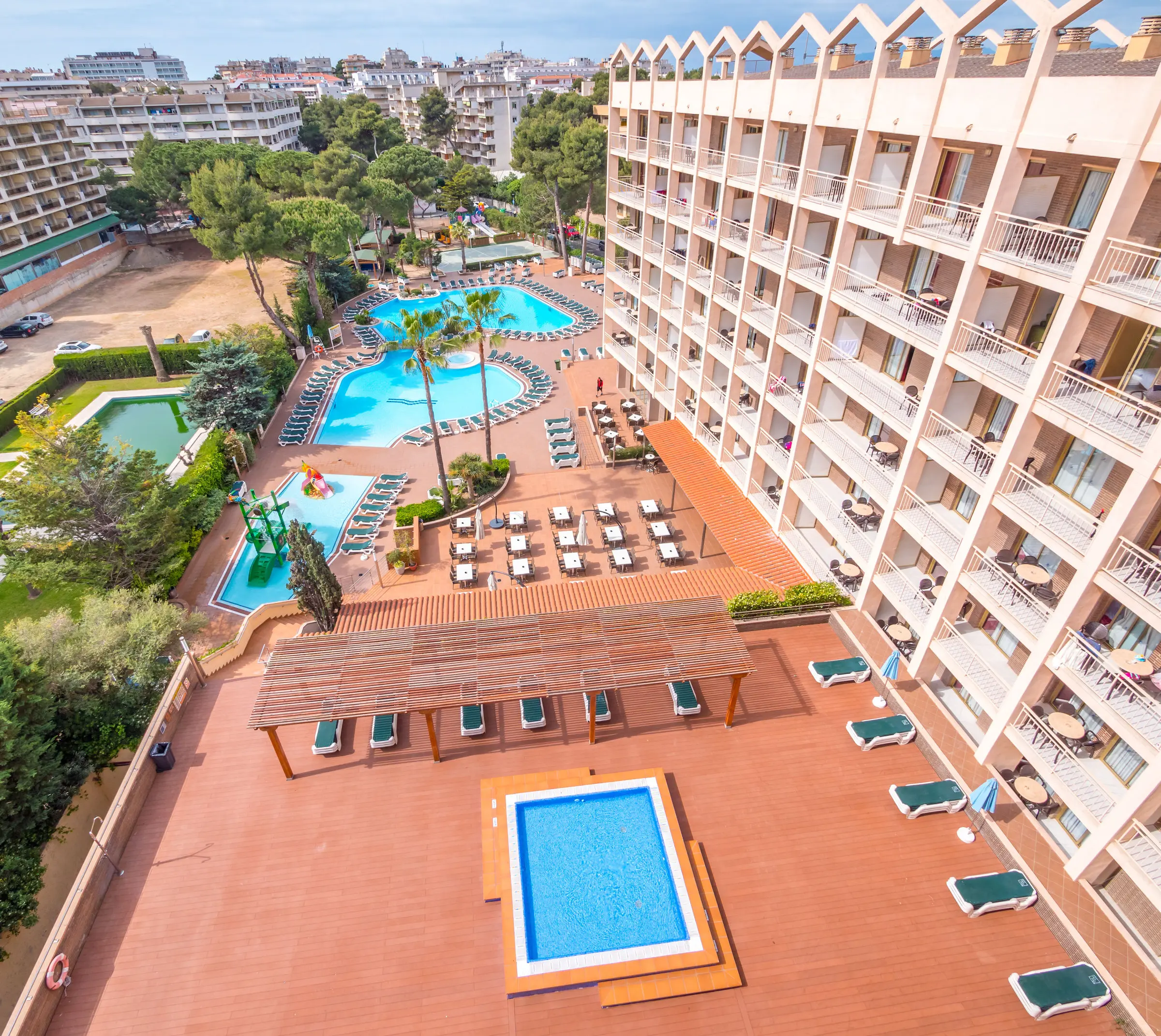 Golden Avenida Family Suites gallery image 4