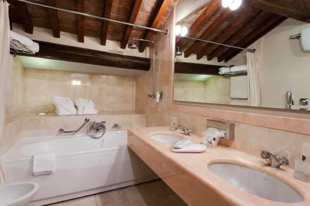Accademia Hotel gallery image 11