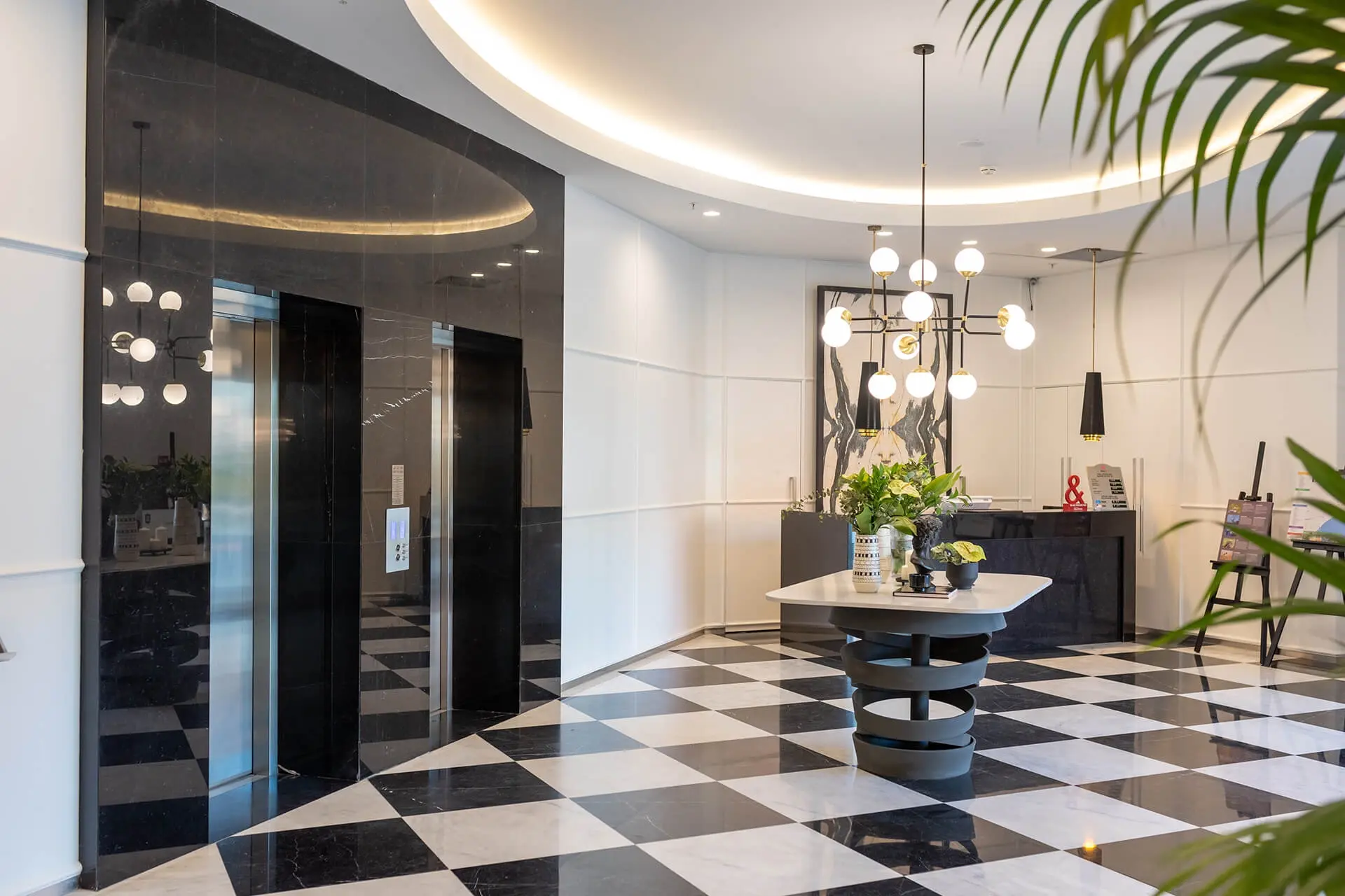 Akra V Hotel gallery image 2