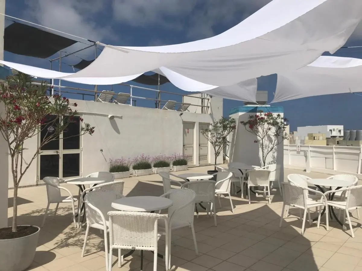 Oriana Hotel gallery image 1