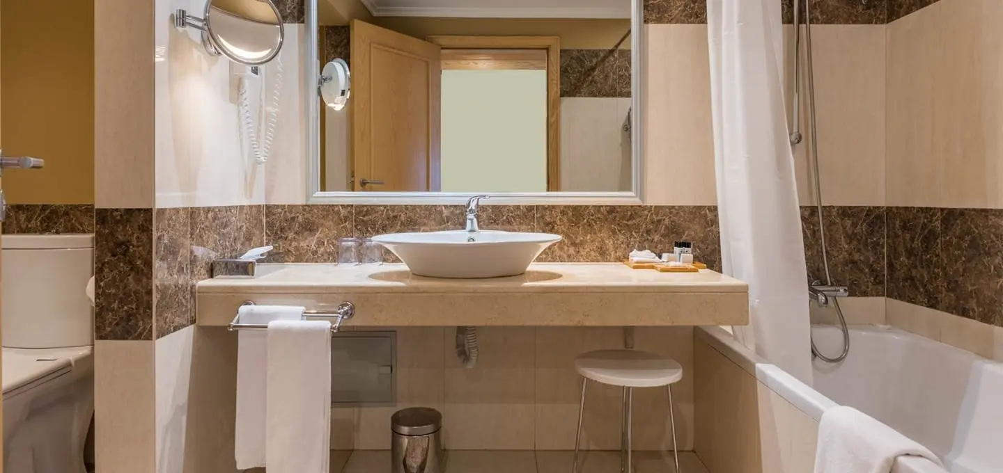 Pestana Carlton Hotel gallery image 2