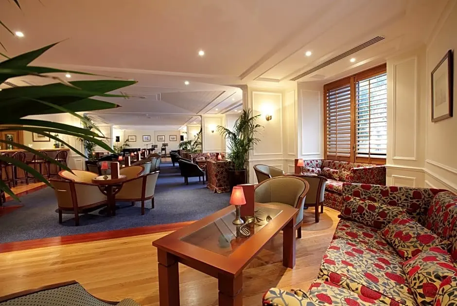 Cliff Bay gallery image 24