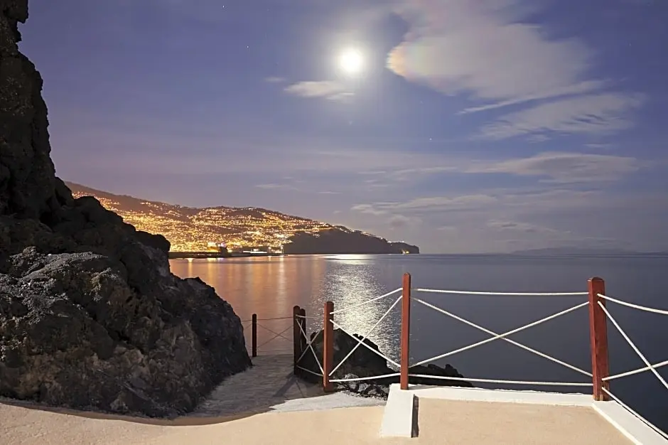 Cliff Bay gallery image 8