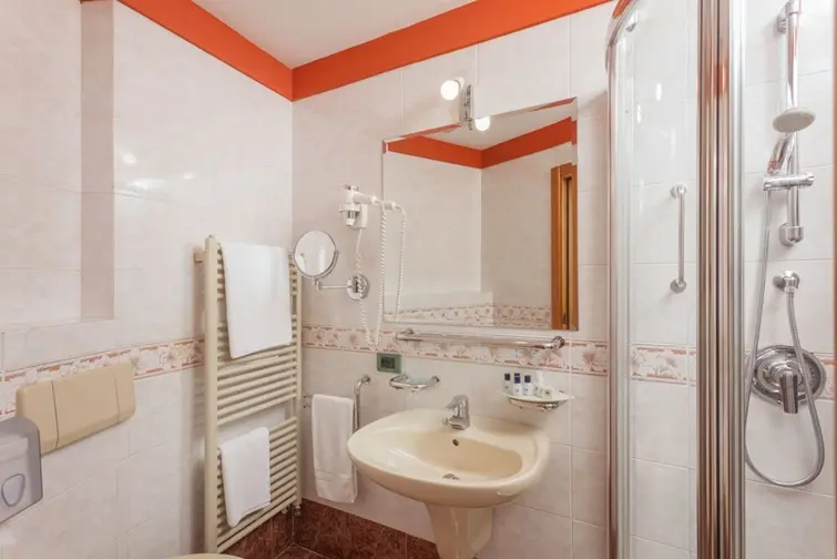Hotel Garda gallery image 18