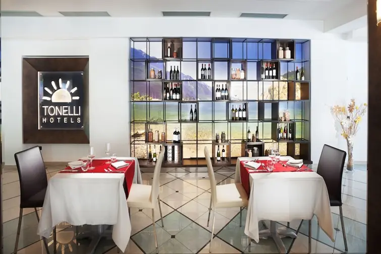 Hotel Garda gallery image 25