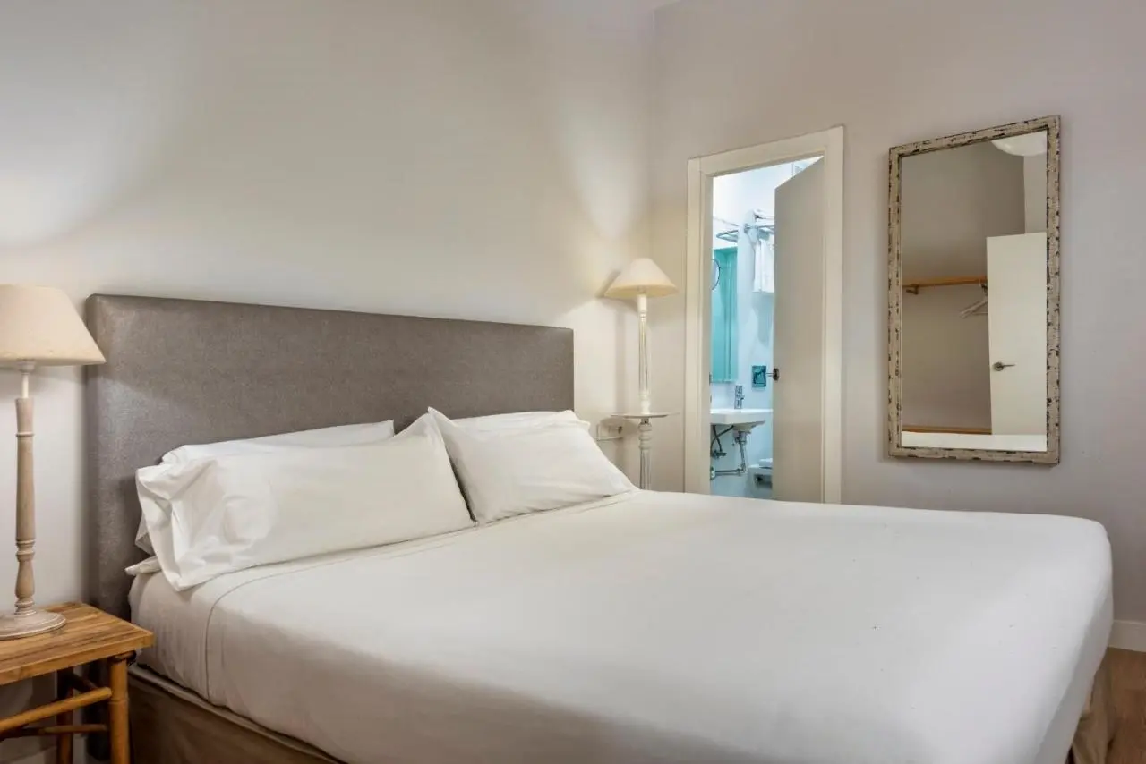 Suites Sevilla Plaza gallery image 1