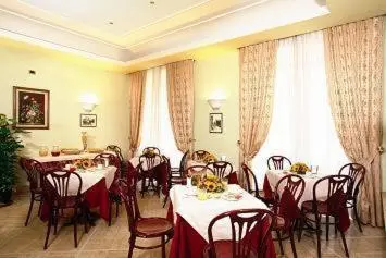 Dina Hotel gallery image 4