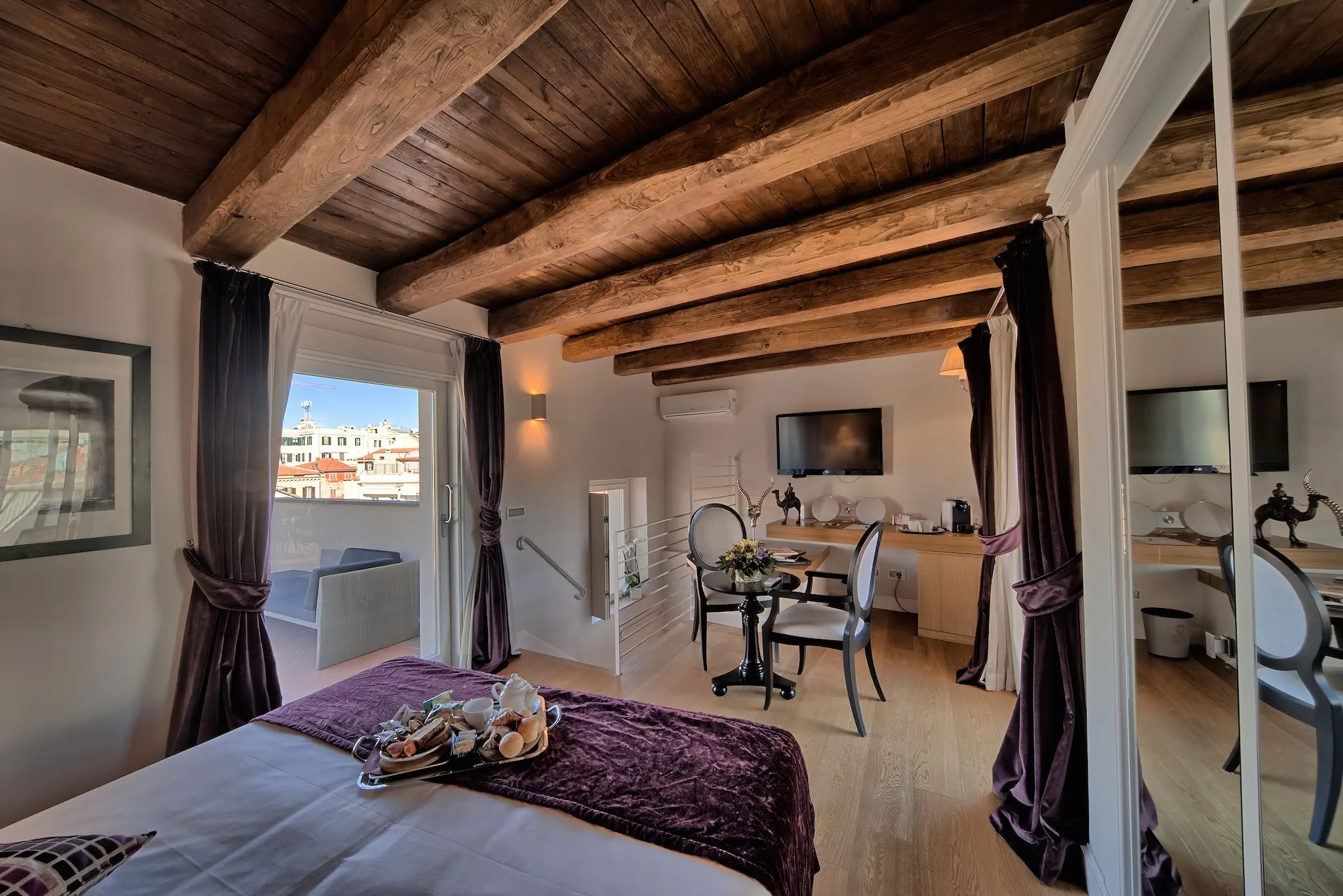 Trevi Palace Luxury Apartments gallery image 24